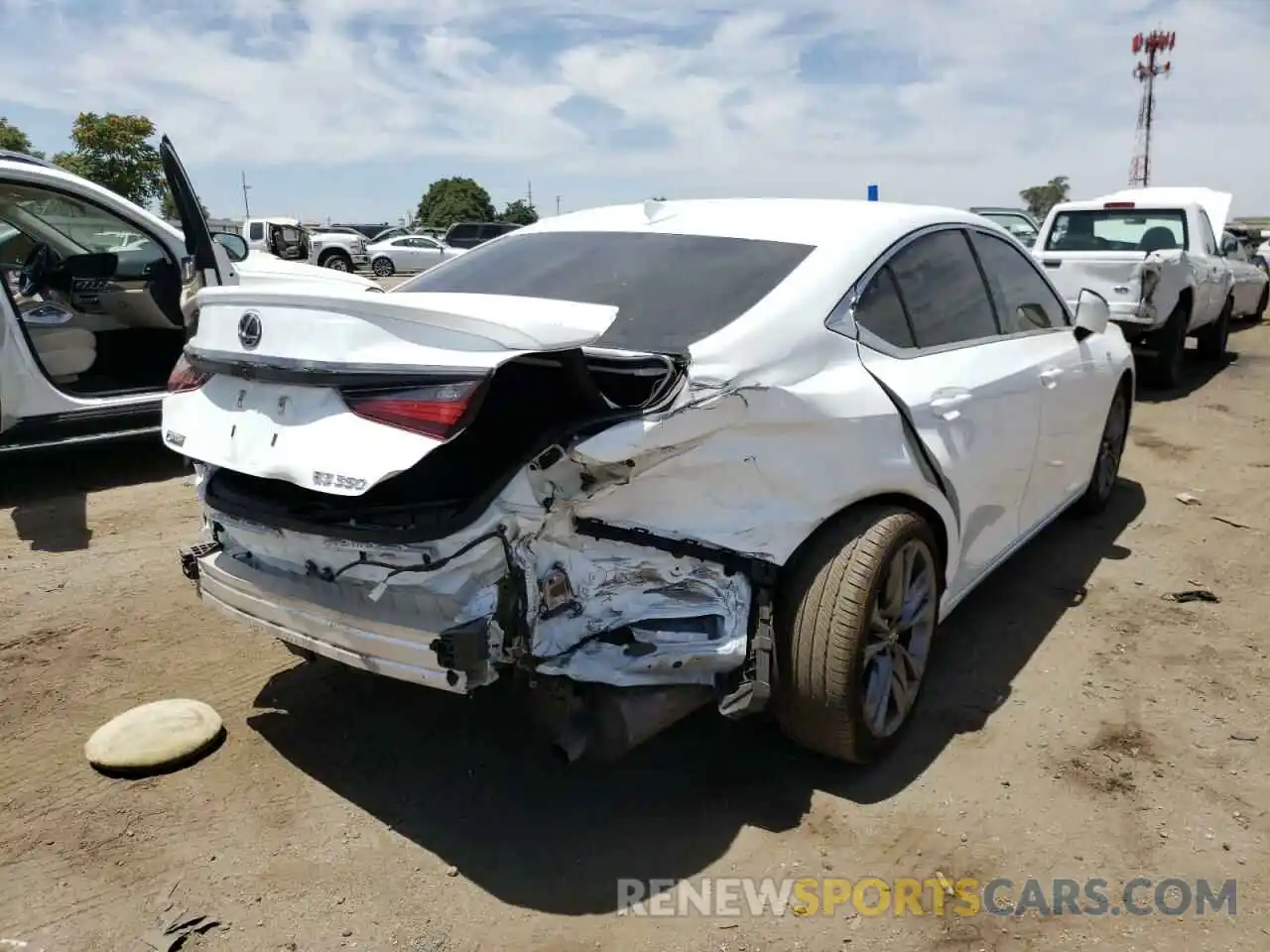 4 Photograph of a damaged car 58ABZ1B15KU010548 LEXUS ES350 2019