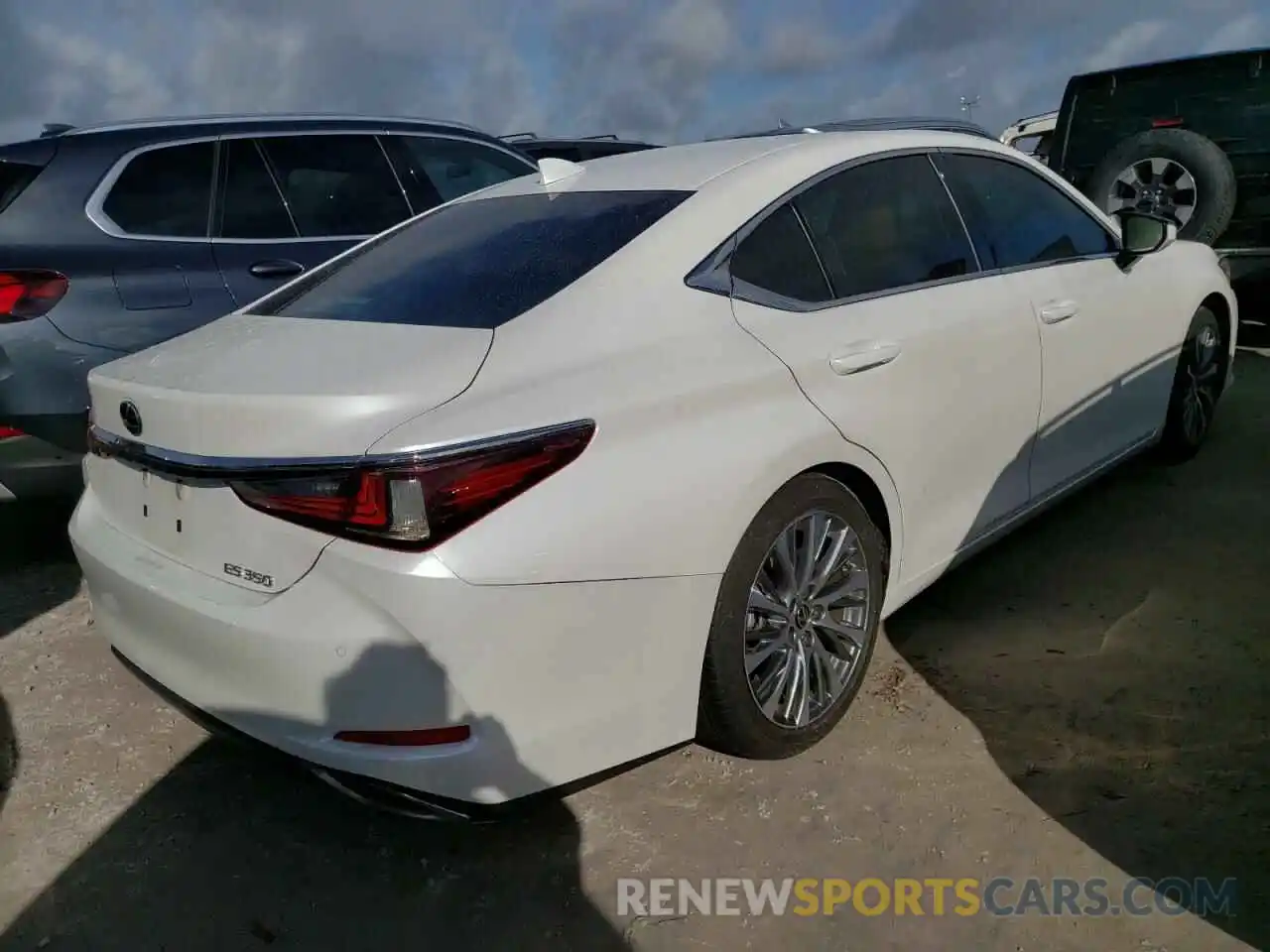 4 Photograph of a damaged car 58ABZ1B15KU021761 LEXUS ES350 2019