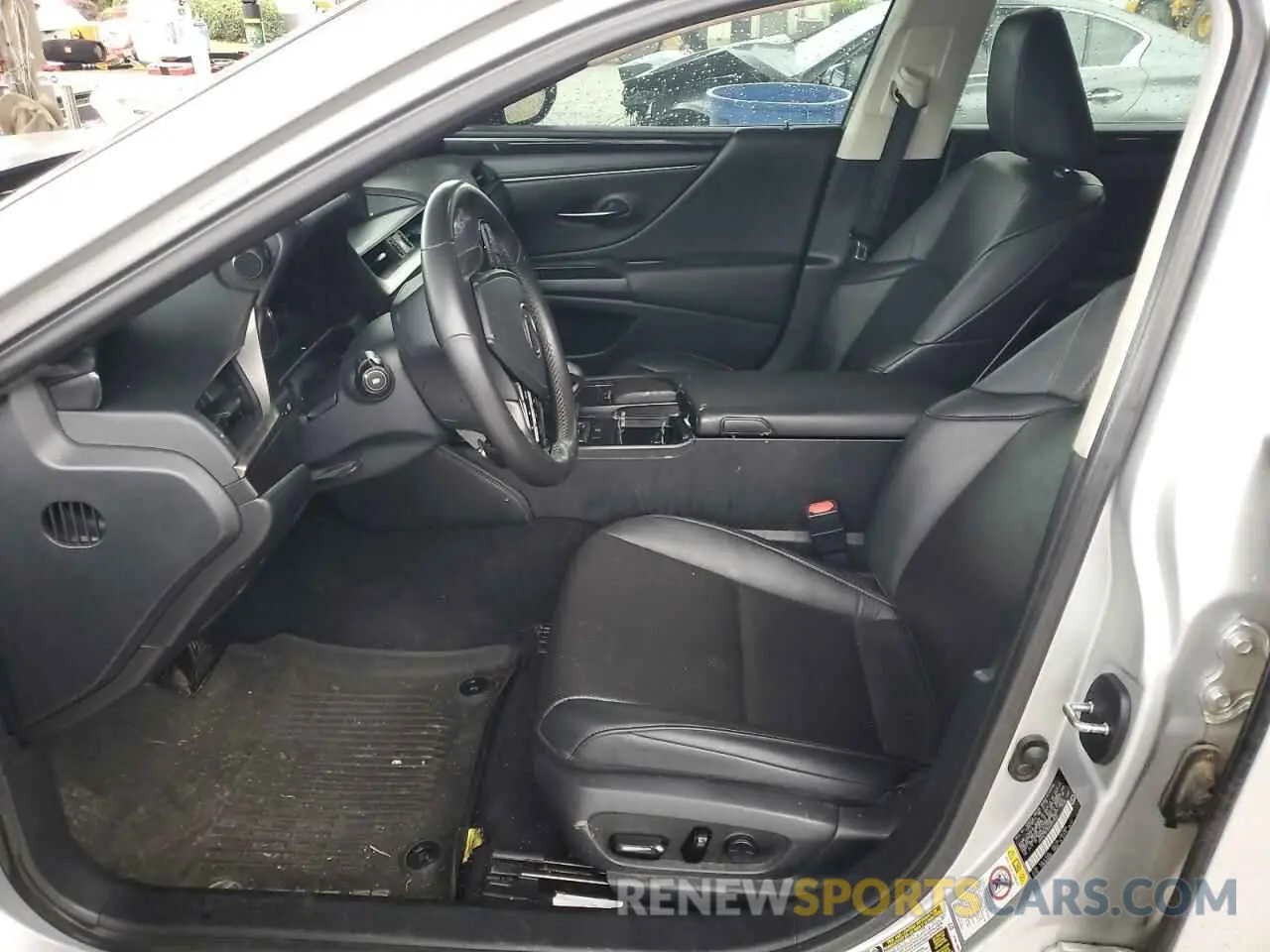 7 Photograph of a damaged car 58ABZ1B15KU032632 LEXUS ES350 2019