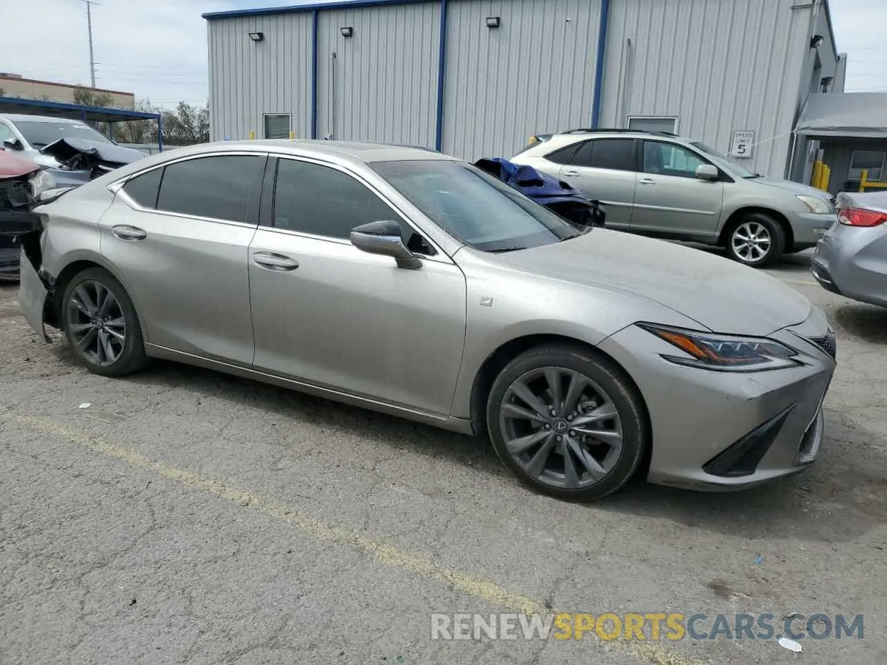 4 Photograph of a damaged car 58ABZ1B15KU050371 LEXUS ES350 2019