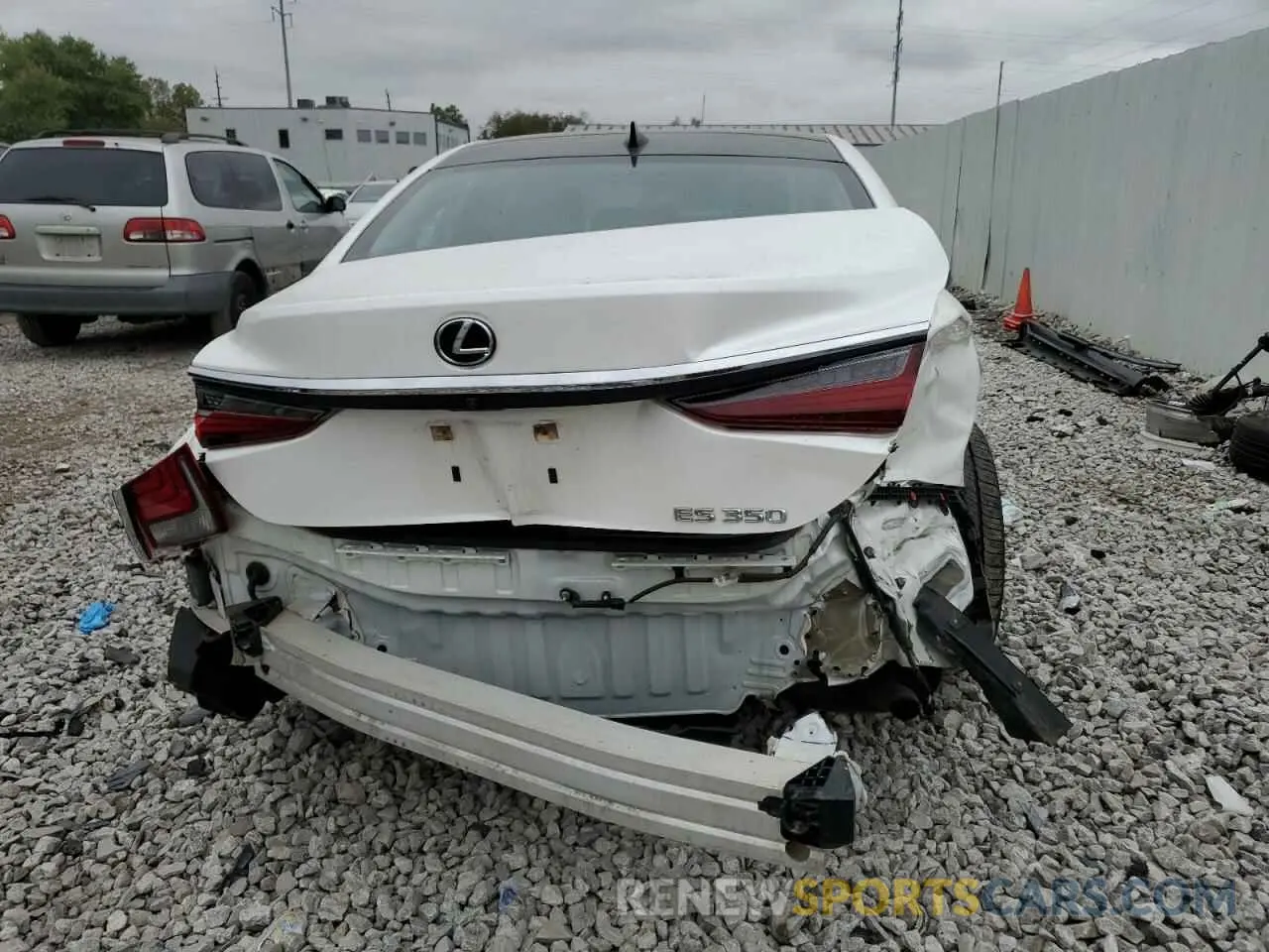6 Photograph of a damaged car 58ABZ1B16KU006640 LEXUS ES350 2019