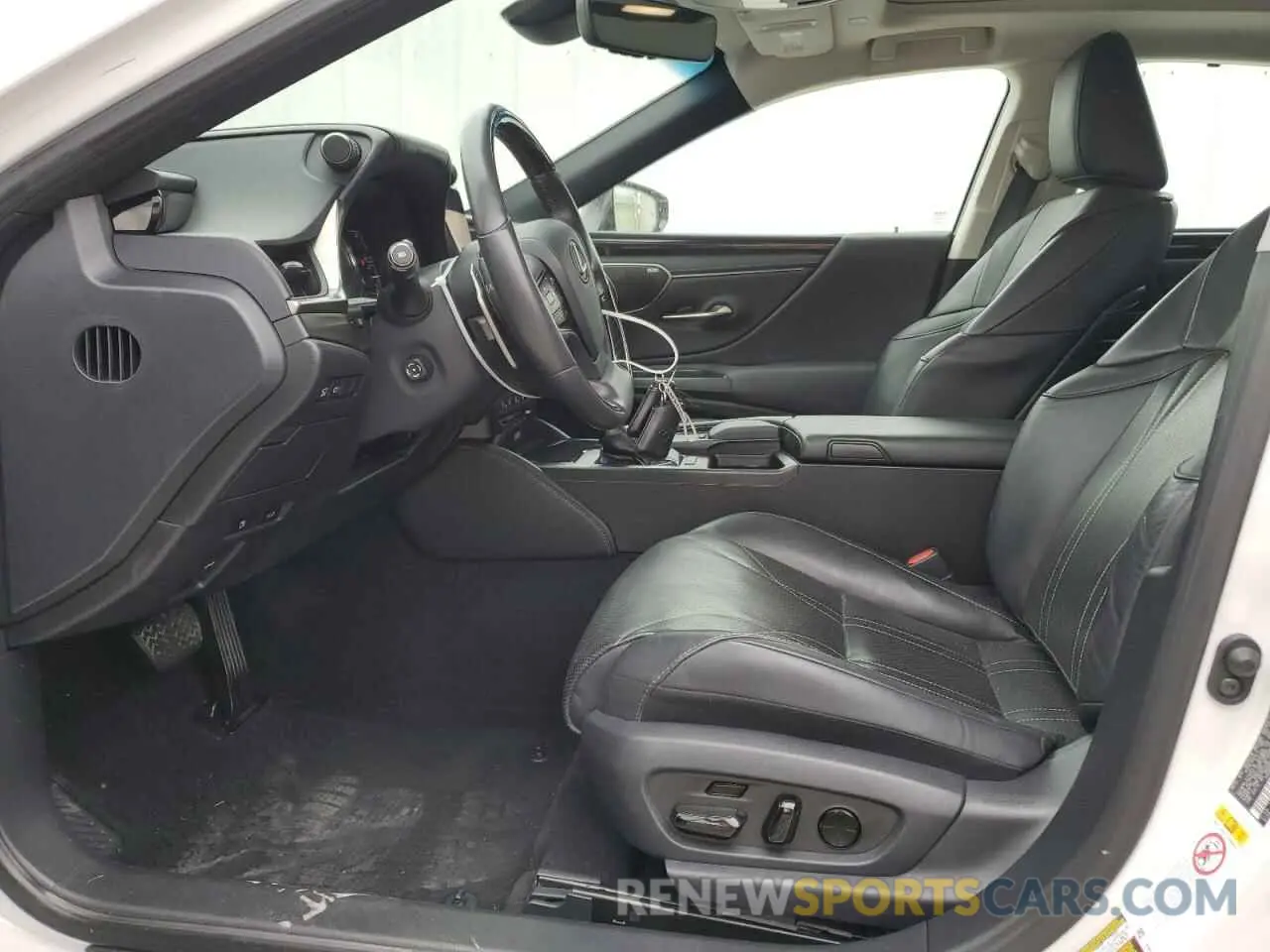 7 Photograph of a damaged car 58ABZ1B16KU006640 LEXUS ES350 2019