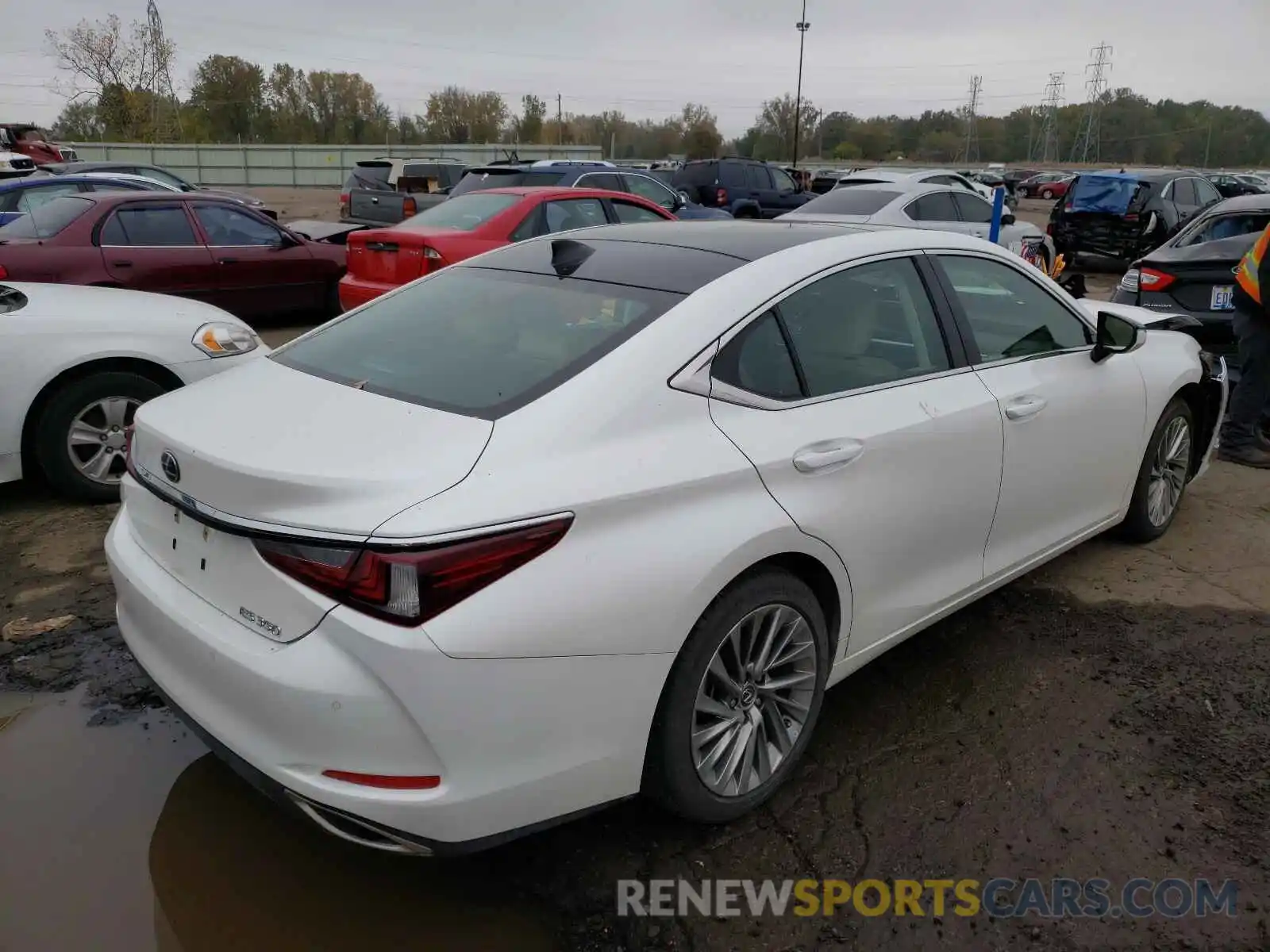 4 Photograph of a damaged car 58ABZ1B16KU016682 LEXUS ES350 2019