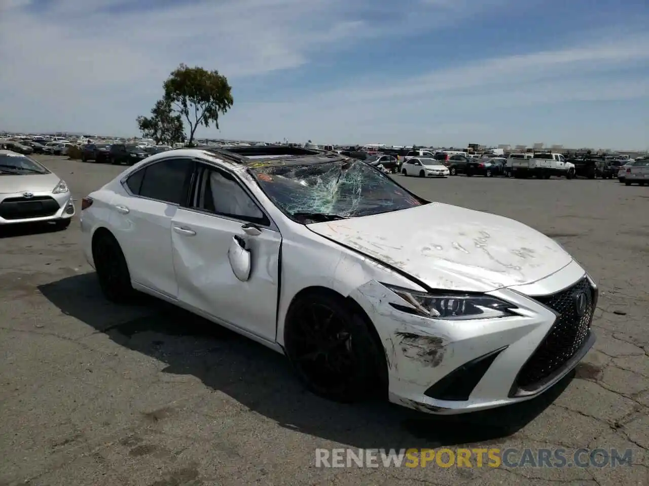 1 Photograph of a damaged car 58ABZ1B16KU022319 LEXUS ES350 2019