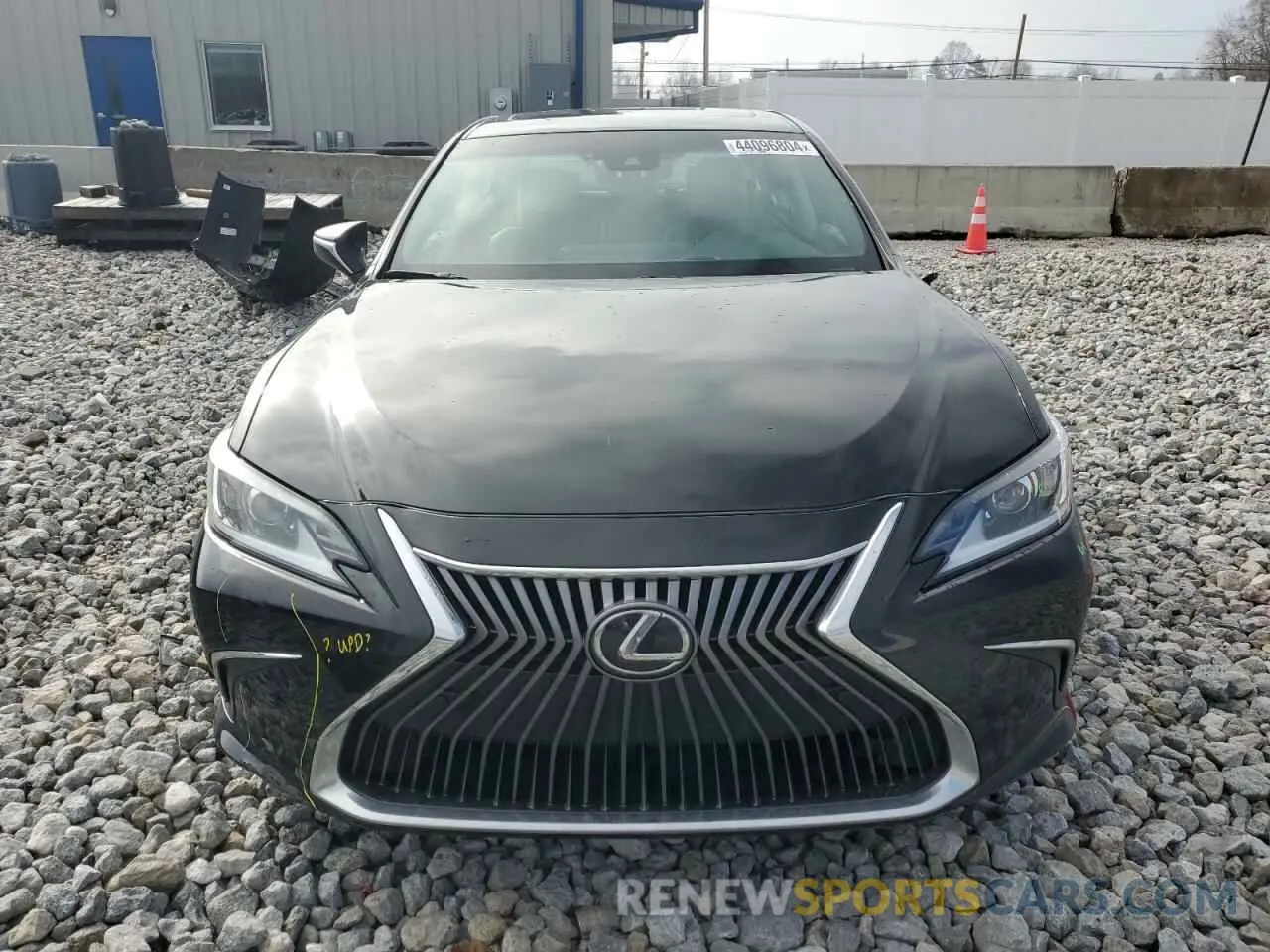 5 Photograph of a damaged car 58ABZ1B16KU024457 LEXUS ES350 2019