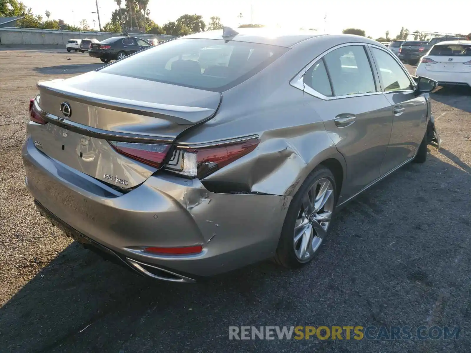 4 Photograph of a damaged car 58ABZ1B16KU027374 LEXUS ES350 2019