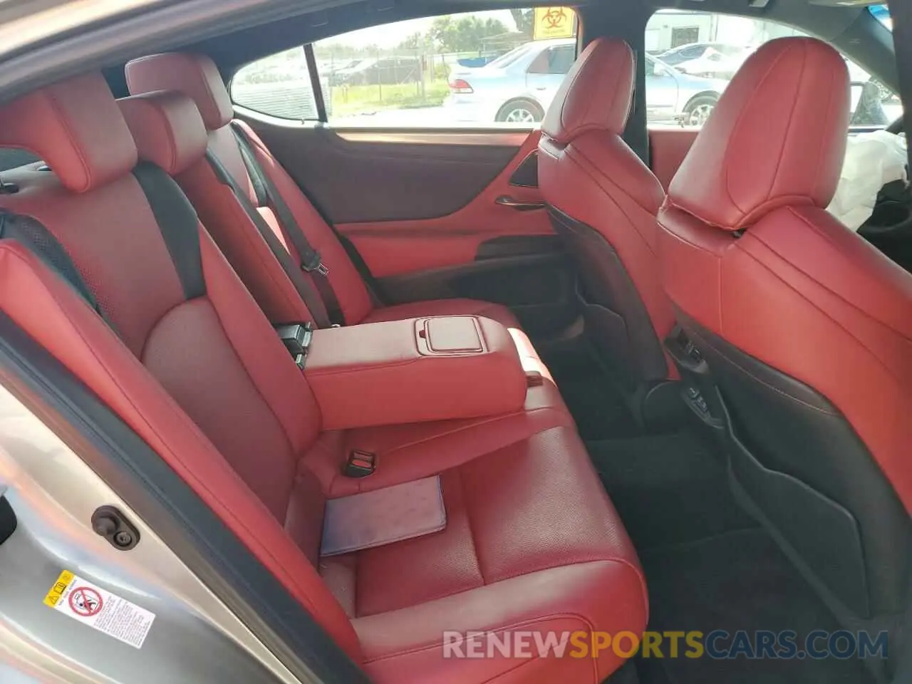 10 Photograph of a damaged car 58ABZ1B16KU032641 LEXUS ES350 2019