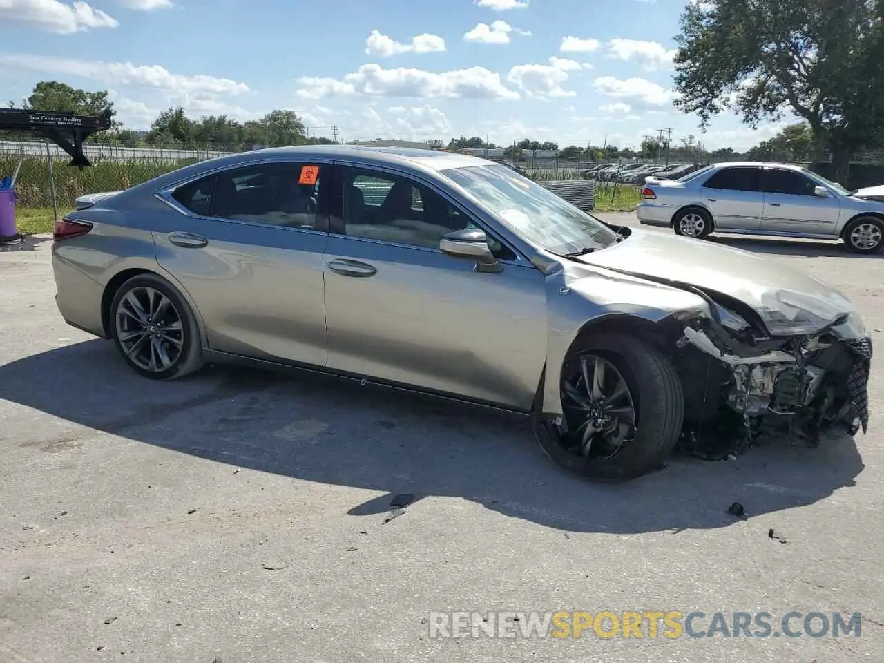4 Photograph of a damaged car 58ABZ1B16KU032641 LEXUS ES350 2019