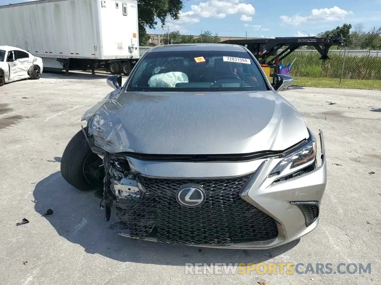 5 Photograph of a damaged car 58ABZ1B16KU032641 LEXUS ES350 2019