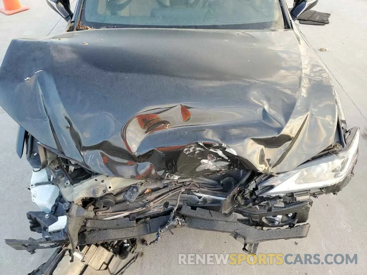 11 Photograph of a damaged car 58ABZ1B16KU039167 LEXUS ES350 2019
