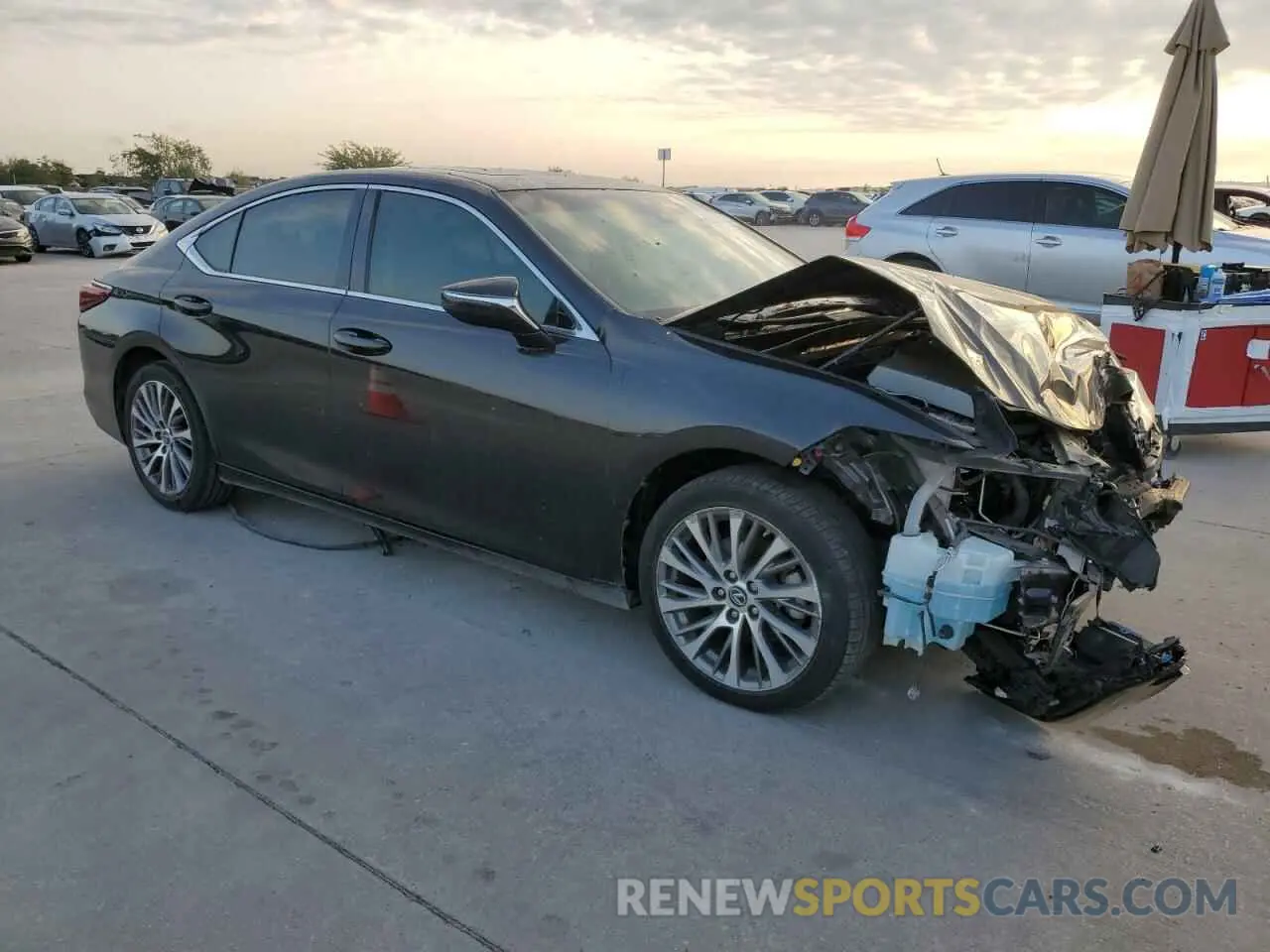 4 Photograph of a damaged car 58ABZ1B16KU039167 LEXUS ES350 2019