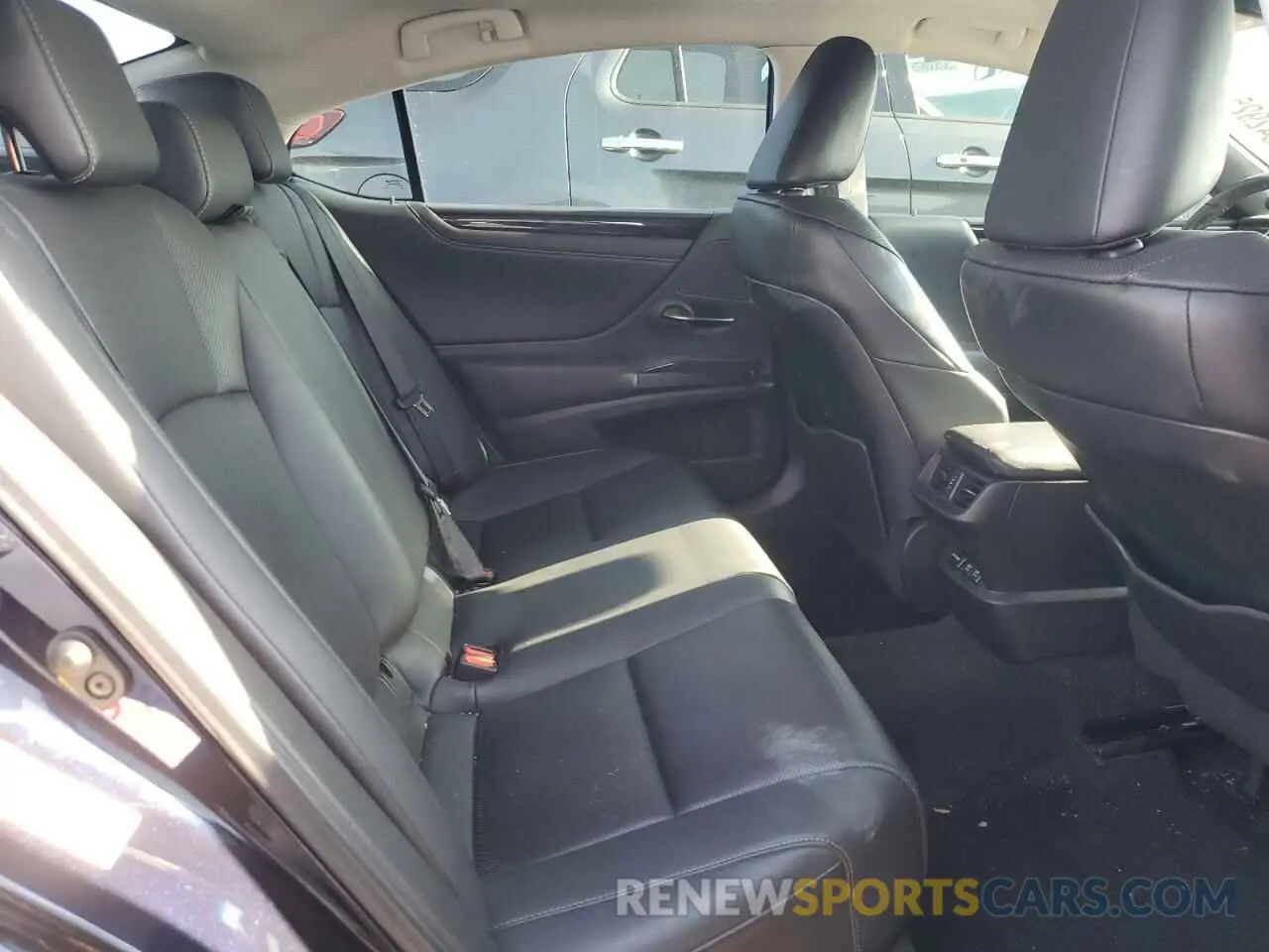 10 Photograph of a damaged car 58ABZ1B16KU039248 LEXUS ES350 2019