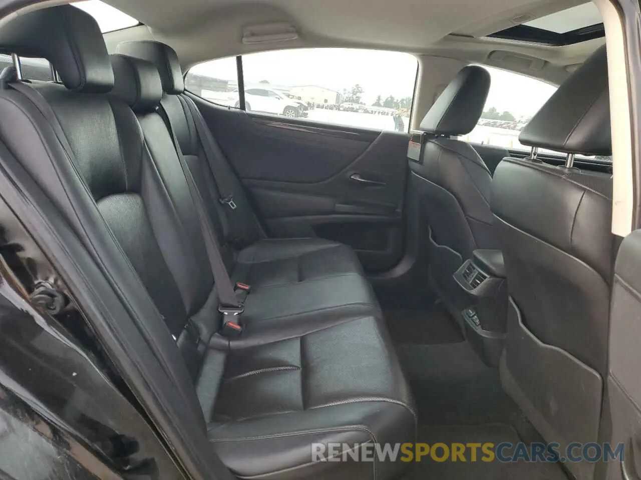 10 Photograph of a damaged car 58ABZ1B16KU041159 LEXUS ES350 2019