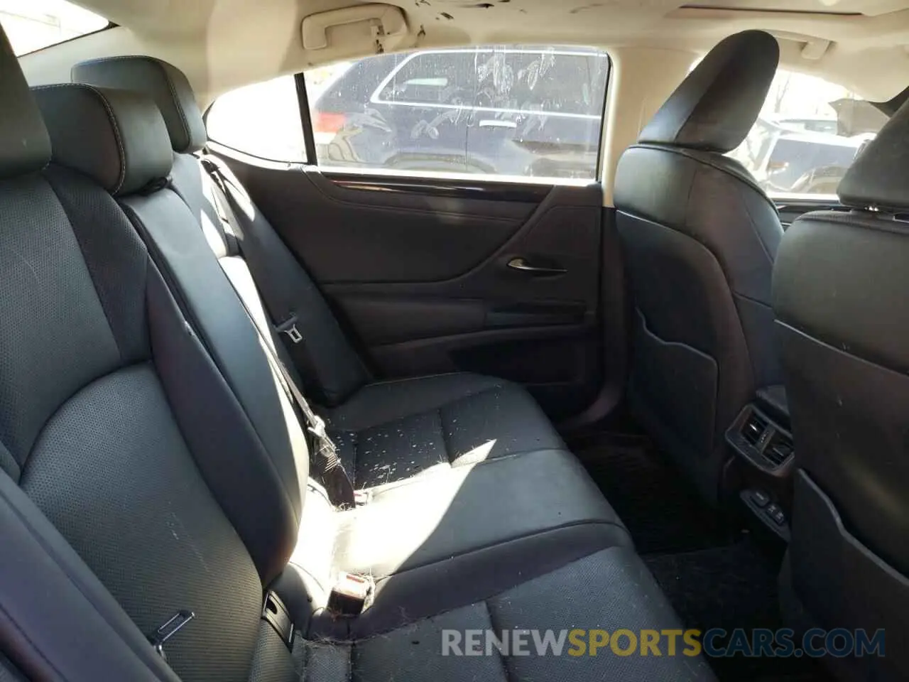 10 Photograph of a damaged car 58ABZ1B16KU049472 LEXUS ES350 2019