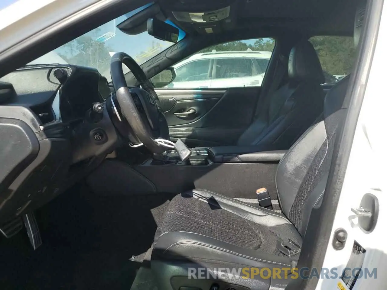 7 Photograph of a damaged car 58ABZ1B17KU006243 LEXUS ES350 2019