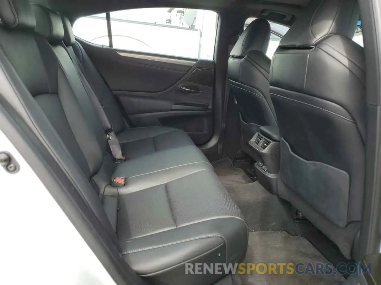 10 Photograph of a damaged car 58ABZ1B17KU007408 LEXUS ES350 2019