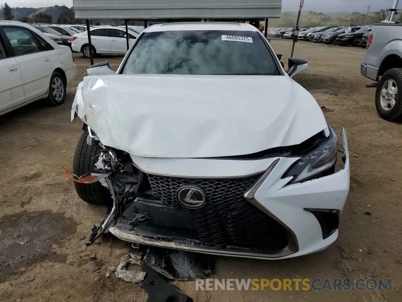 5 Photograph of a damaged car 58ABZ1B17KU007408 LEXUS ES350 2019