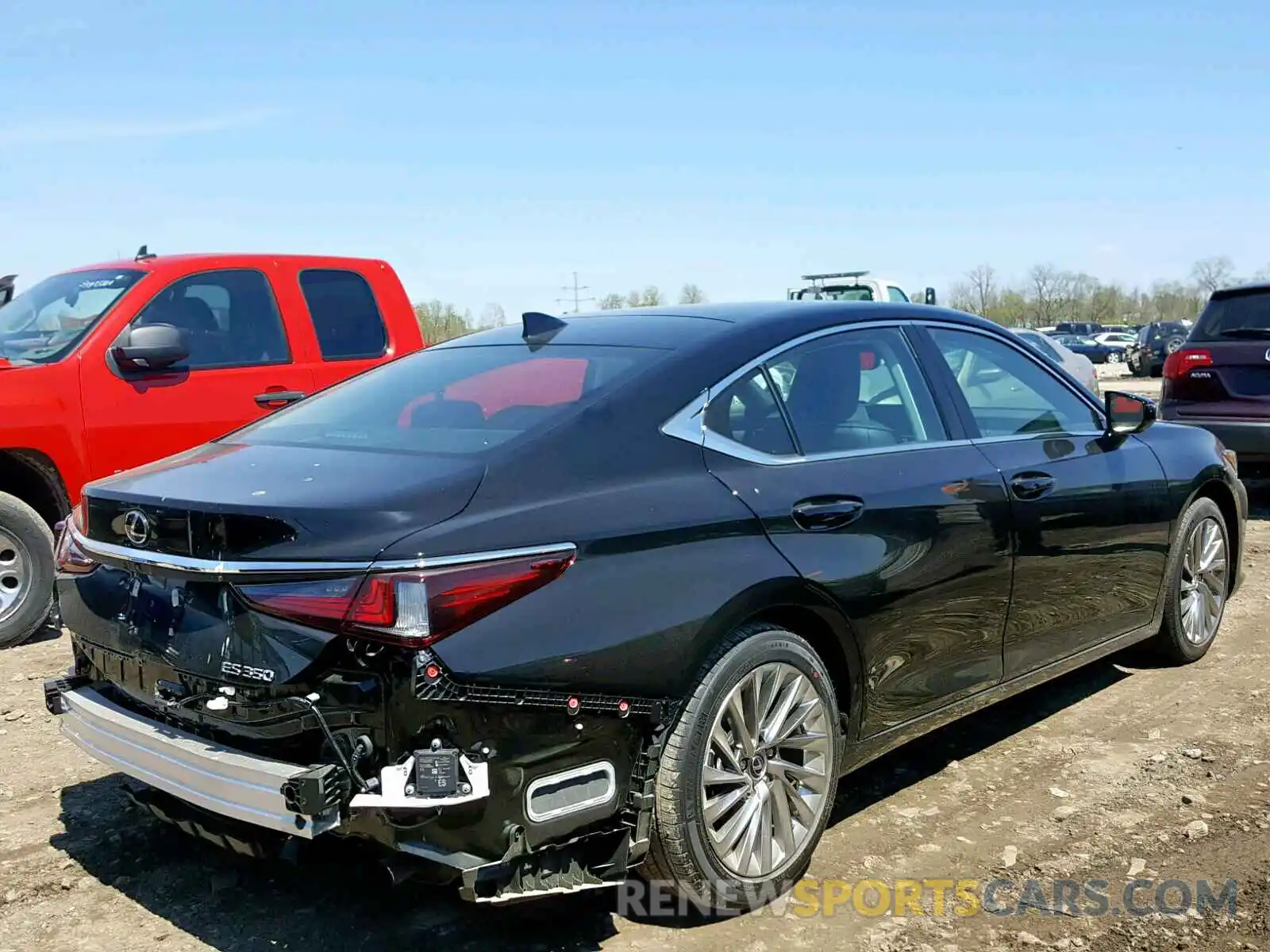 4 Photograph of a damaged car 58ABZ1B17KU012060 LEXUS ES350 2019