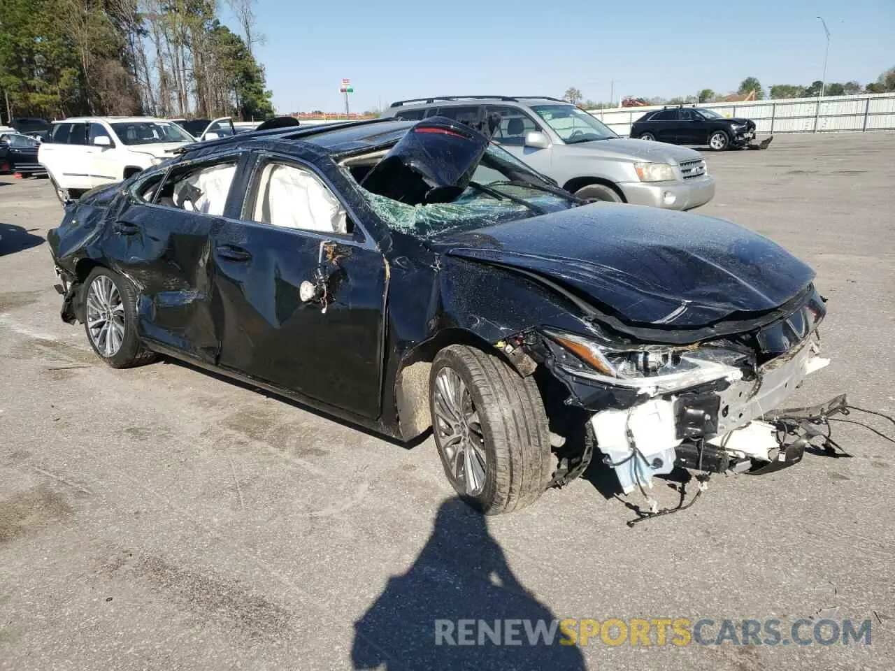 4 Photograph of a damaged car 58ABZ1B17KU013323 LEXUS ES350 2019