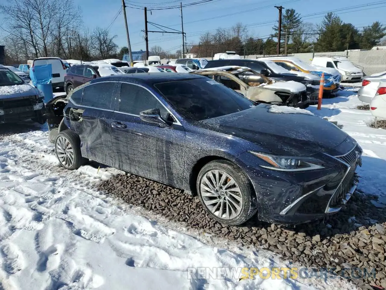 4 Photograph of a damaged car 58ABZ1B17KU017369 LEXUS ES350 2019