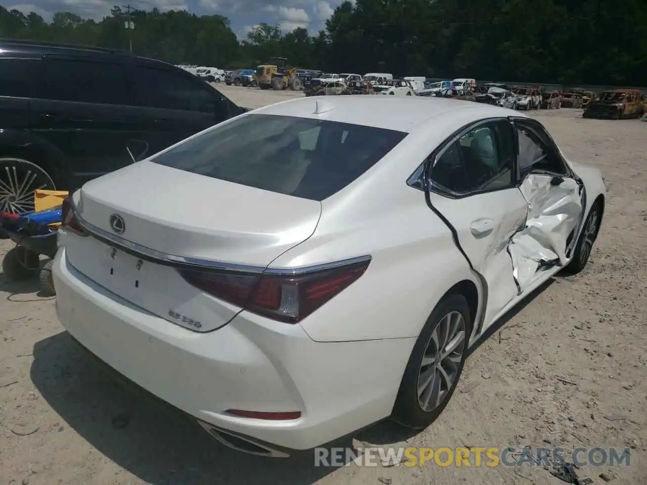 4 Photograph of a damaged car 58ABZ1B17KU020952 LEXUS ES350 2019