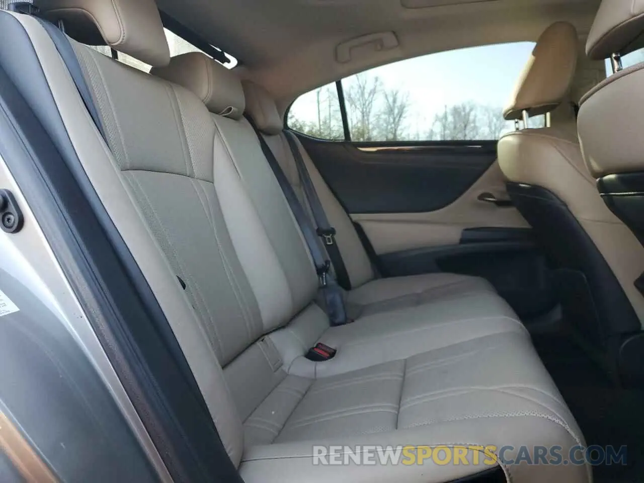 10 Photograph of a damaged car 58ABZ1B17KU026671 LEXUS ES350 2019