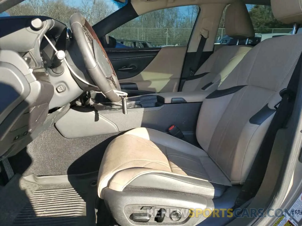 7 Photograph of a damaged car 58ABZ1B17KU026671 LEXUS ES350 2019