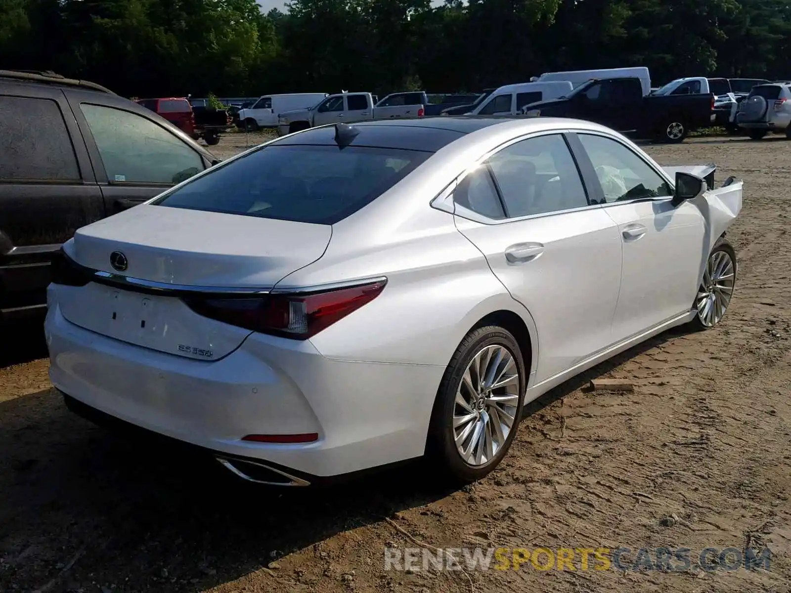 4 Photograph of a damaged car 58ABZ1B17KU035595 LEXUS ES350 2019