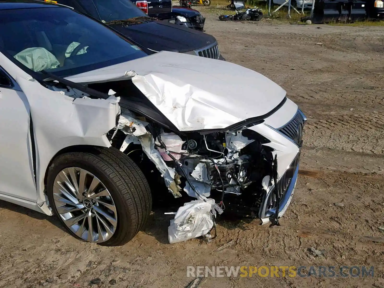 9 Photograph of a damaged car 58ABZ1B17KU035595 LEXUS ES350 2019