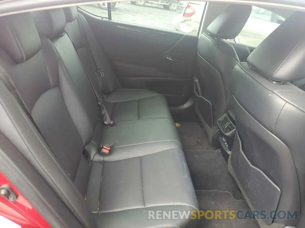 10 Photograph of a damaged car 58ABZ1B17KU036326 LEXUS ES350 2019