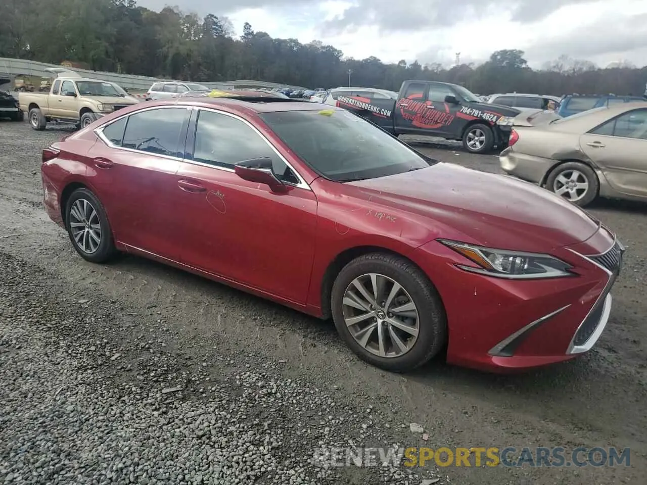 4 Photograph of a damaged car 58ABZ1B17KU036326 LEXUS ES350 2019