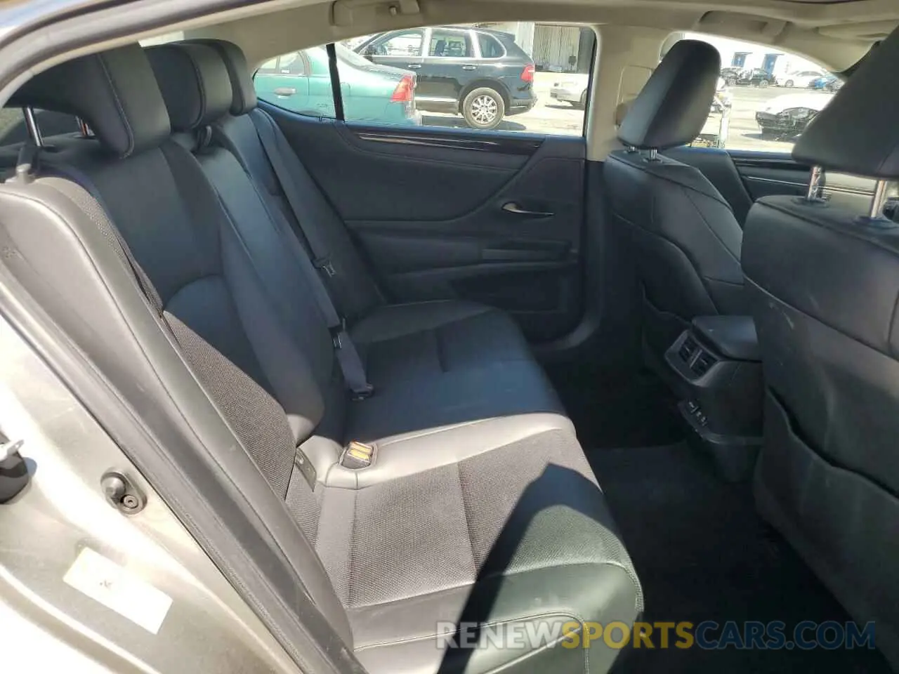 10 Photograph of a damaged car 58ABZ1B17KU039291 LEXUS ES350 2019