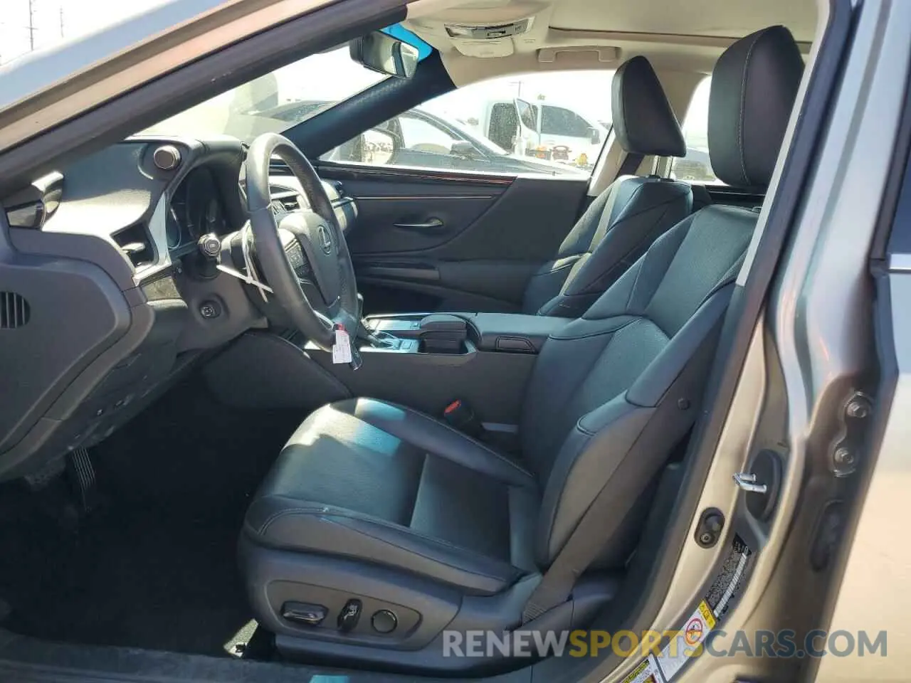 7 Photograph of a damaged car 58ABZ1B17KU039291 LEXUS ES350 2019
