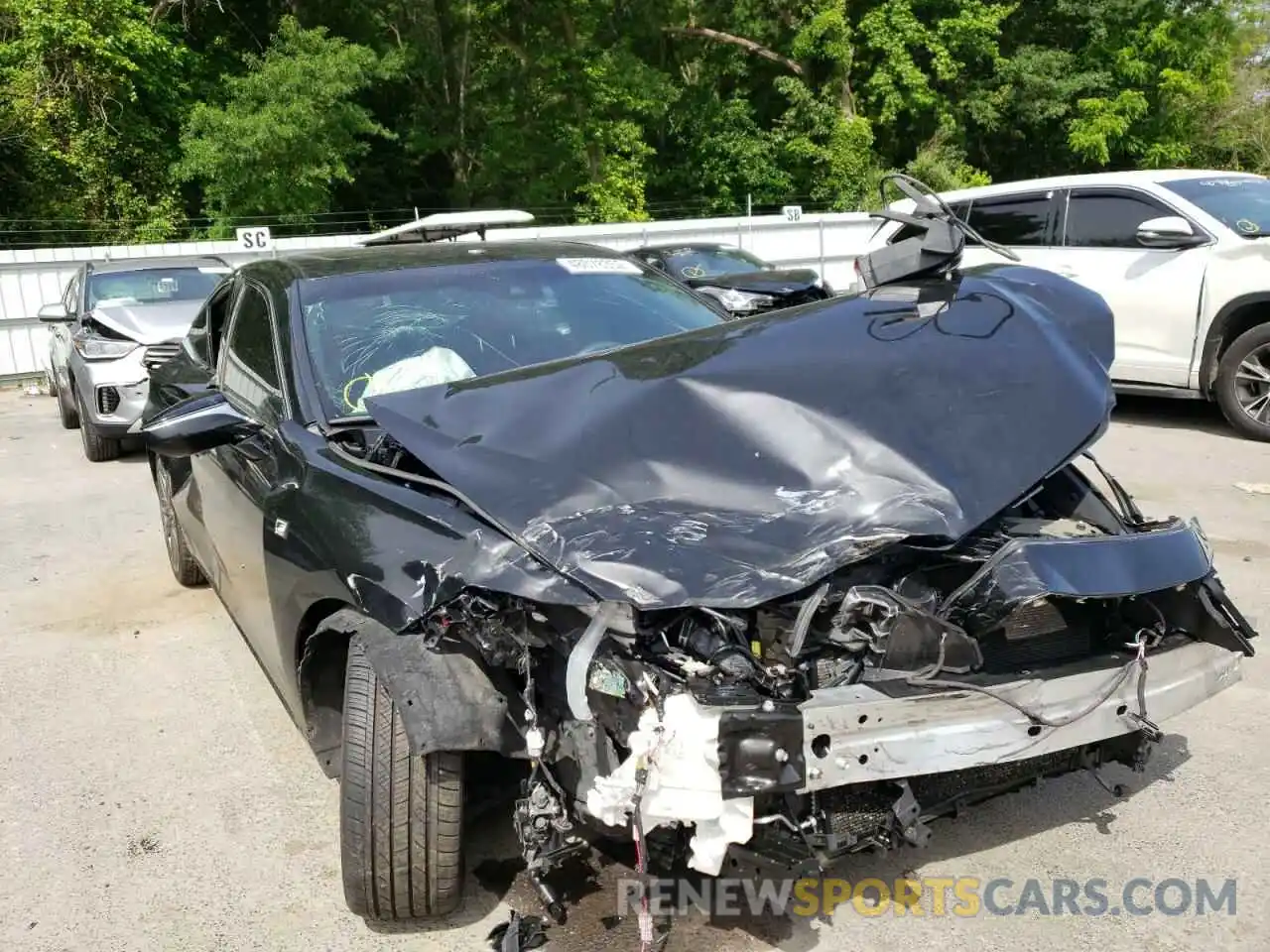 1 Photograph of a damaged car 58ABZ1B18KU007661 LEXUS ES350 2019