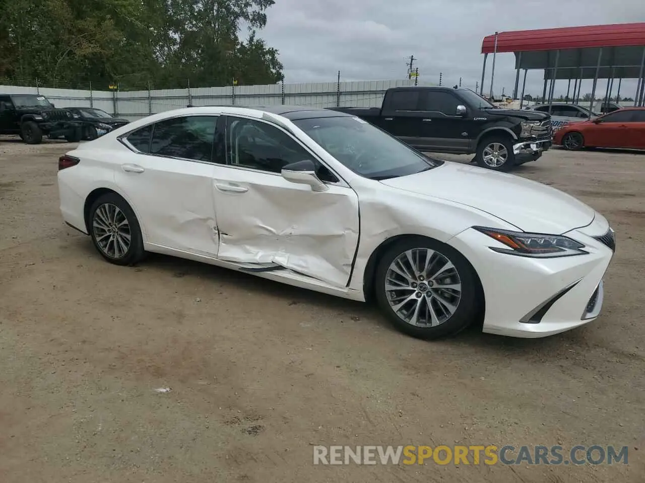 4 Photograph of a damaged car 58ABZ1B18KU007790 LEXUS ES350 2019