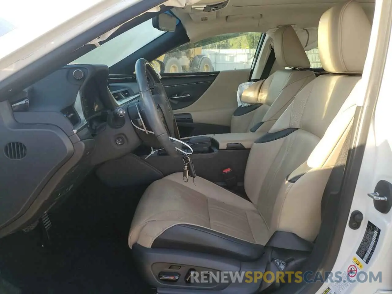 7 Photograph of a damaged car 58ABZ1B18KU007790 LEXUS ES350 2019
