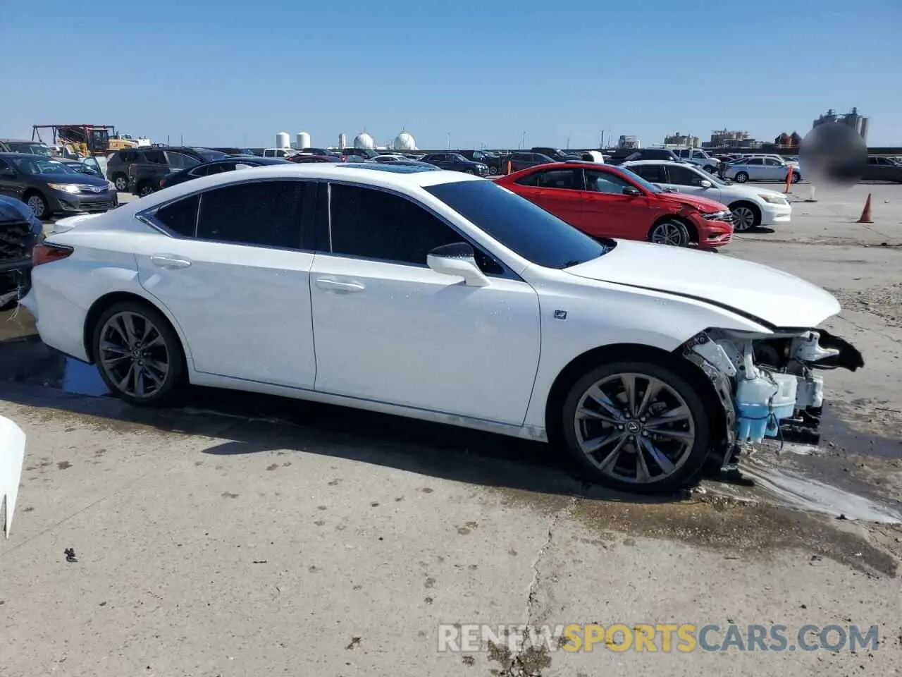 4 Photograph of a damaged car 58ABZ1B18KU017980 LEXUS ES350 2019