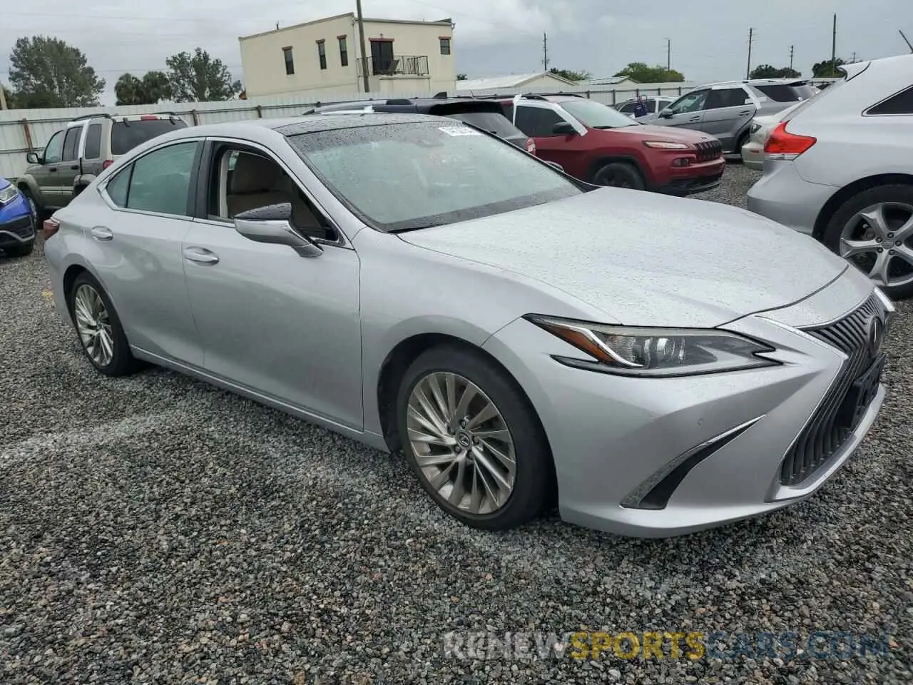 4 Photograph of a damaged car 58ABZ1B18KU034309 LEXUS ES350 2019