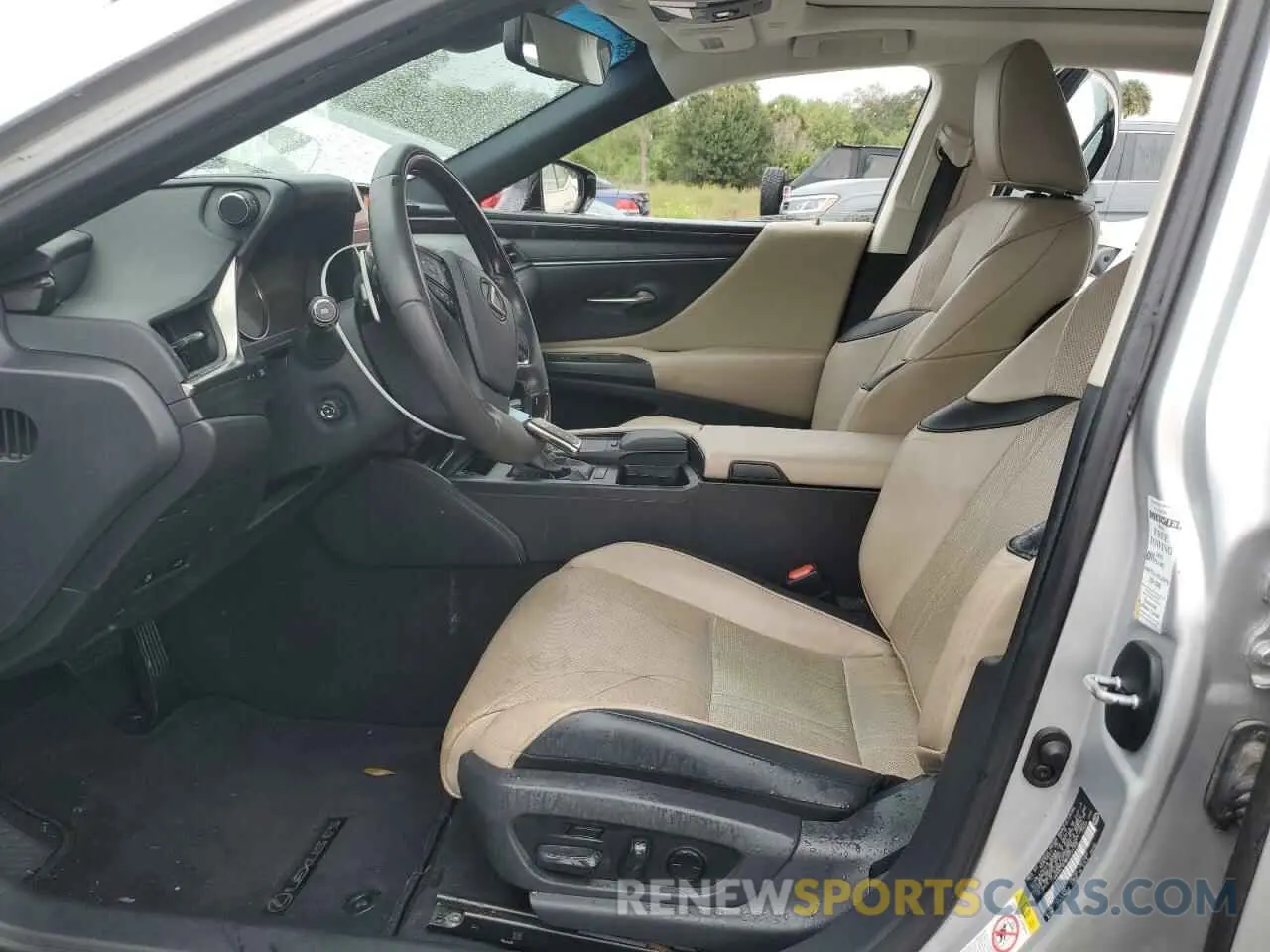 7 Photograph of a damaged car 58ABZ1B18KU034309 LEXUS ES350 2019