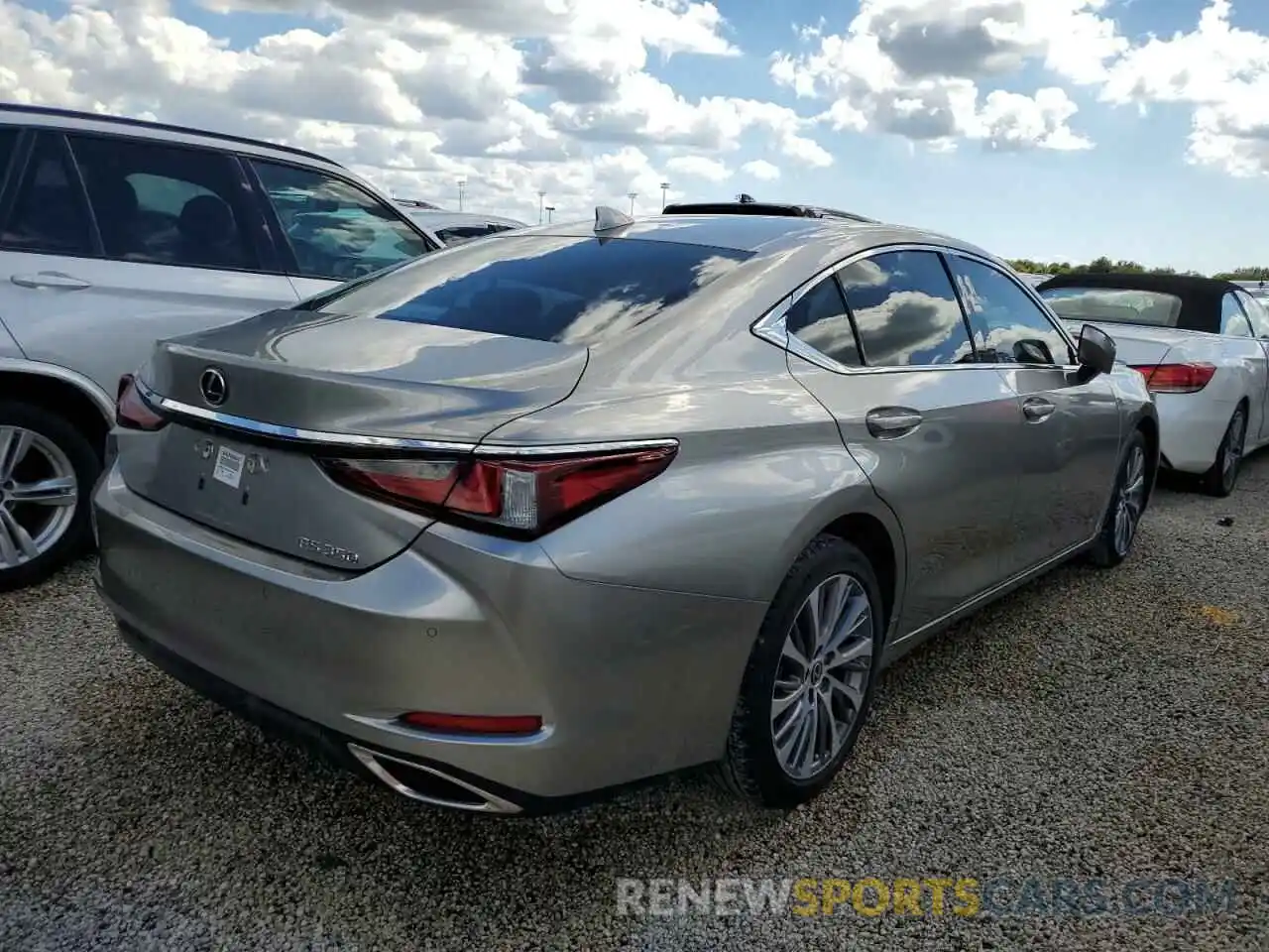 4 Photograph of a damaged car 58ABZ1B18KU037484 LEXUS ES350 2019