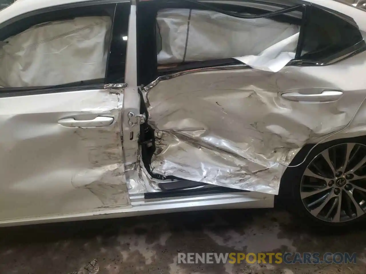 9 Photograph of a damaged car 58ABZ1B18KU039669 LEXUS ES350 2019