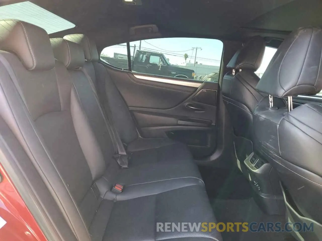 10 Photograph of a damaged car 58ABZ1B18KU043933 LEXUS ES350 2019