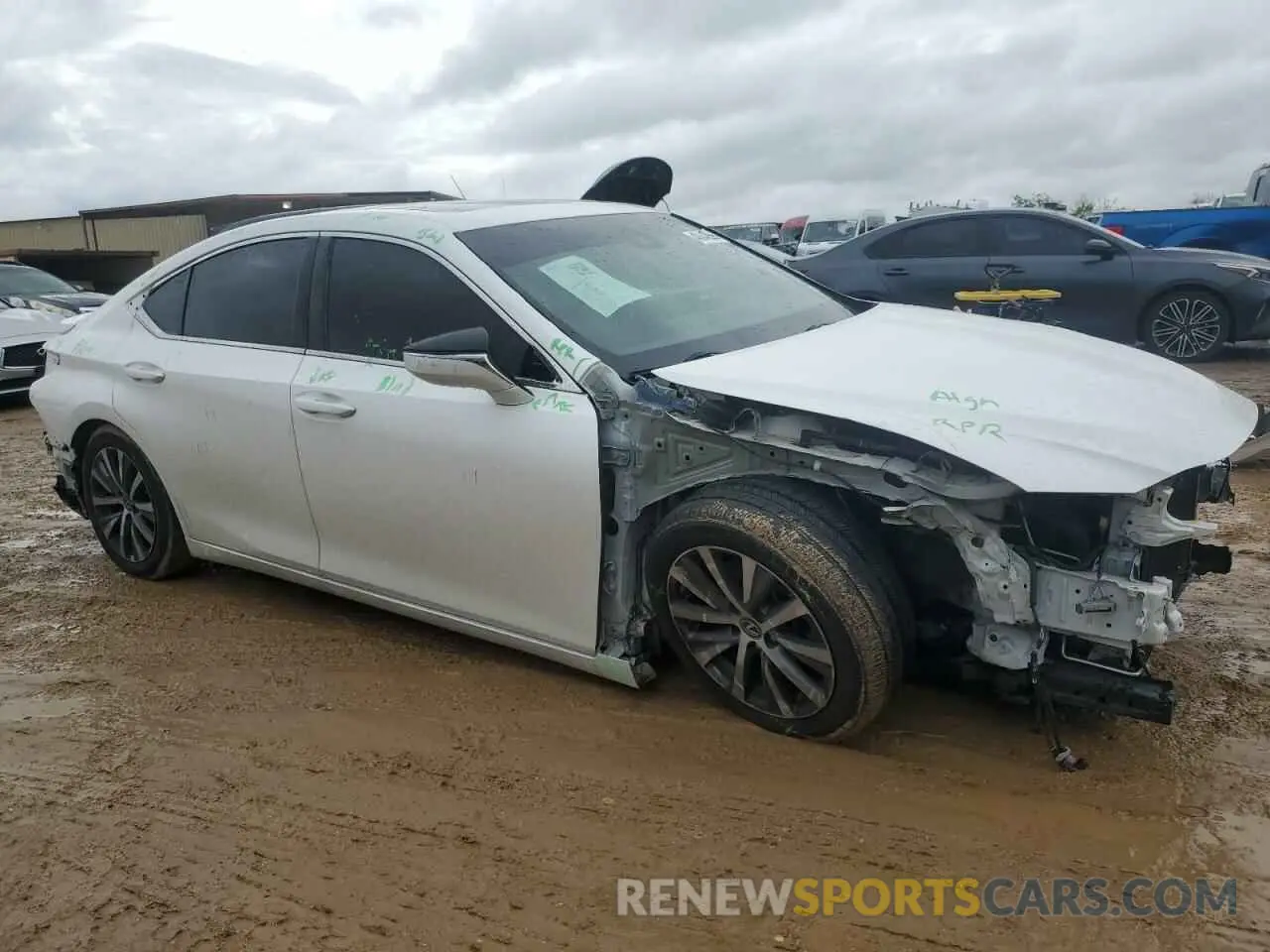 4 Photograph of a damaged car 58ABZ1B18KU044161 LEXUS ES350 2019