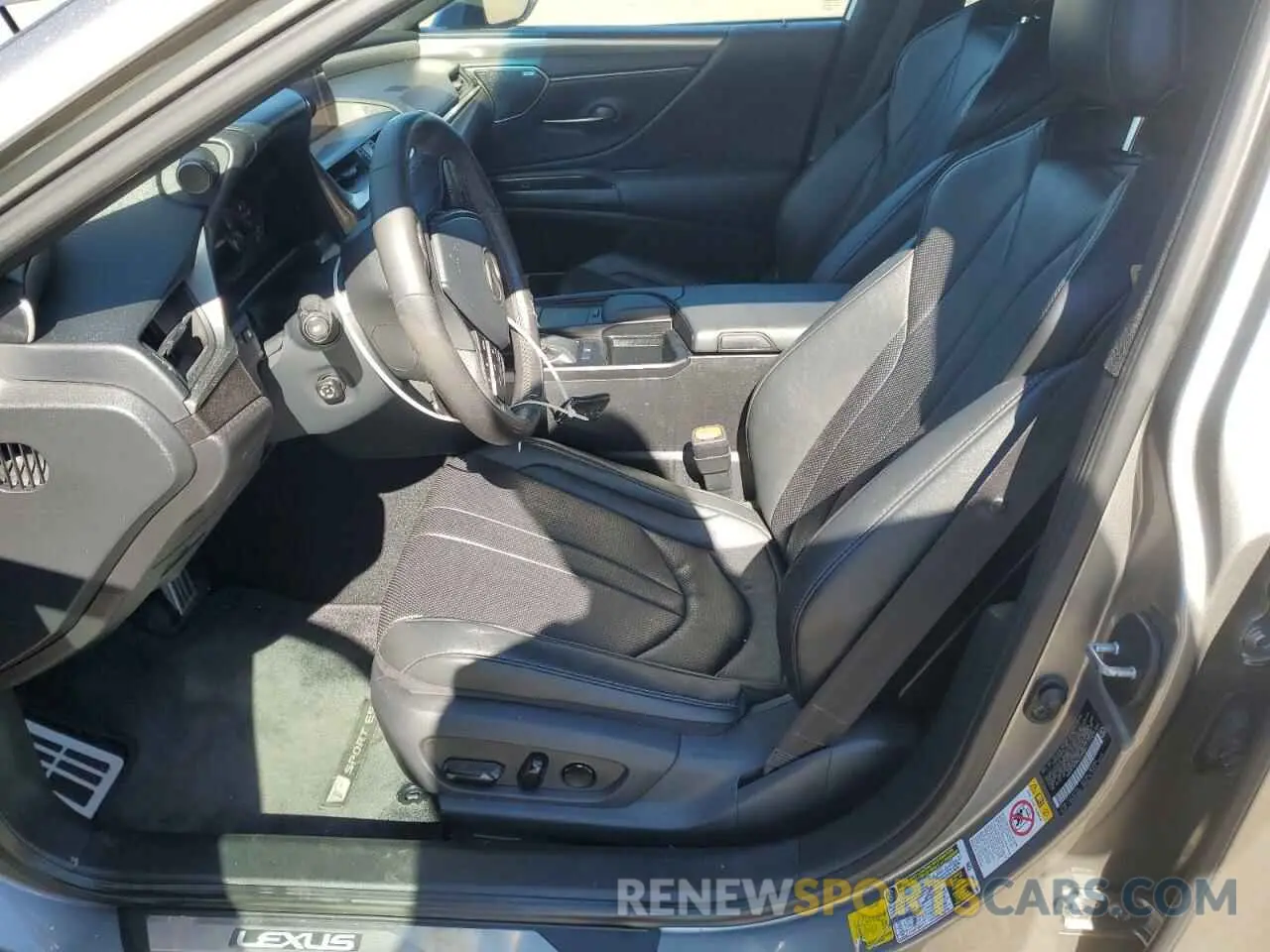 7 Photograph of a damaged car 58ABZ1B19KU010665 LEXUS ES350 2019