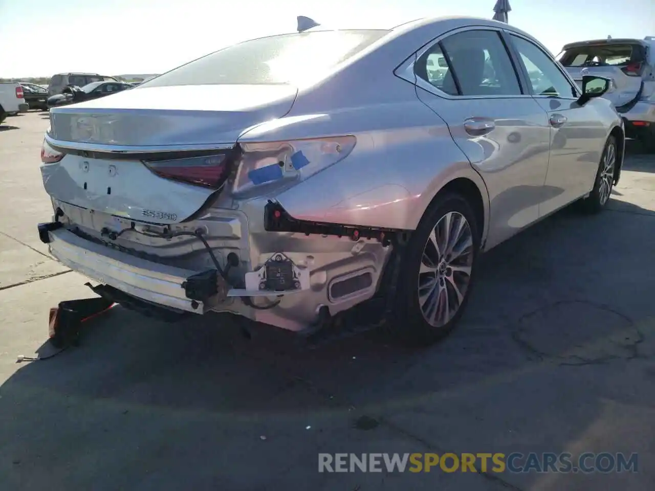 4 Photograph of a damaged car 58ABZ1B19KU016403 LEXUS ES350 2019