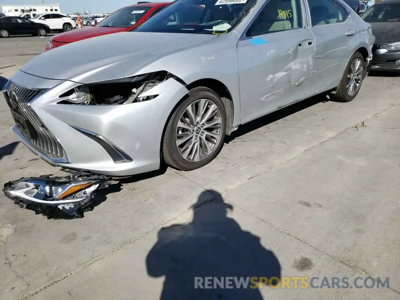 9 Photograph of a damaged car 58ABZ1B19KU016403 LEXUS ES350 2019