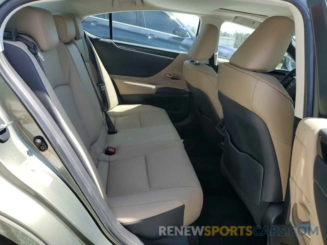 10 Photograph of a damaged car 58ABZ1B19KU023593 LEXUS ES350 2019