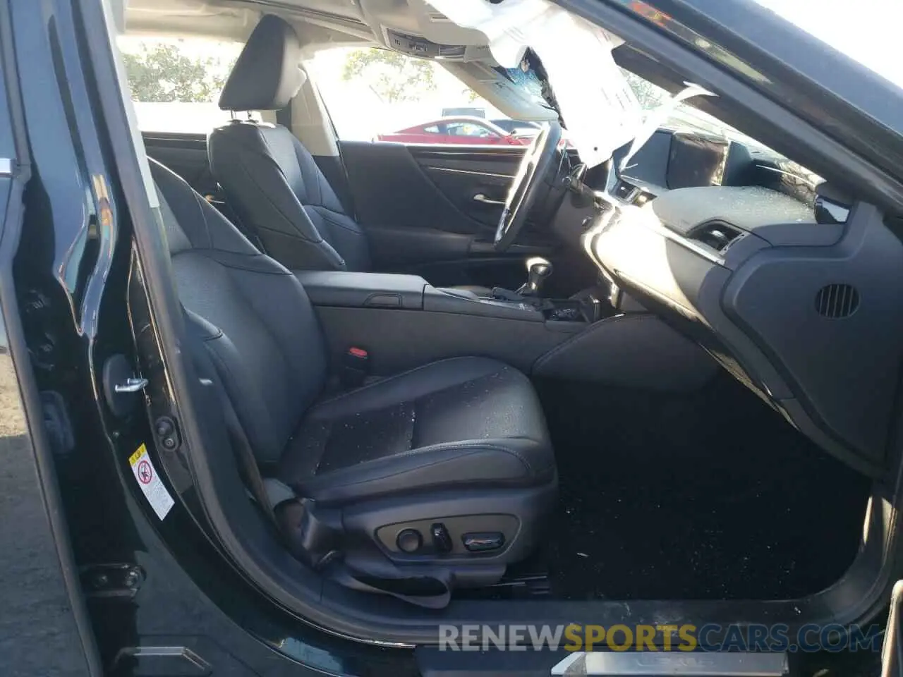 5 Photograph of a damaged car 58ABZ1B19KU031421 LEXUS ES350 2019
