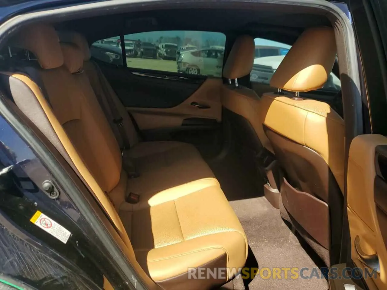10 Photograph of a damaged car 58ABZ1B19KU035887 LEXUS ES350 2019