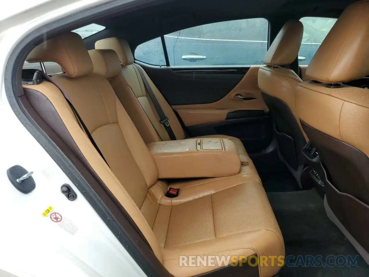 10 Photograph of a damaged car 58ABZ1B19KU037249 LEXUS ES350 2019